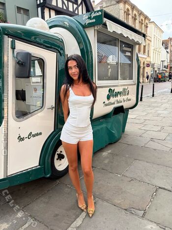 Full leaked Roxanarosuu page private photo