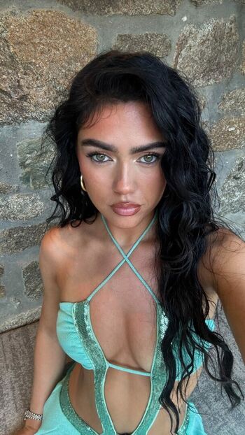 Full leaked Roxanarosuu private photo
