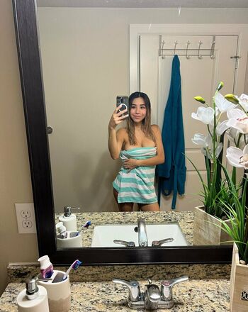 Leaked Roxannesimsxx private photo viral onlyfans