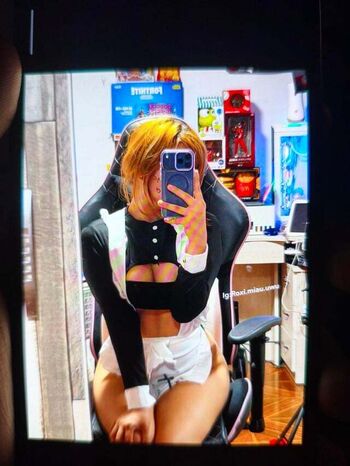 Full leaked Roxi cat private photo