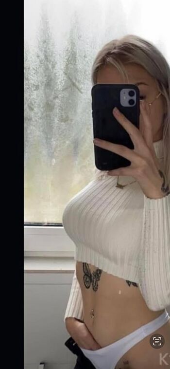 Full leaked Rozieofficial private photo