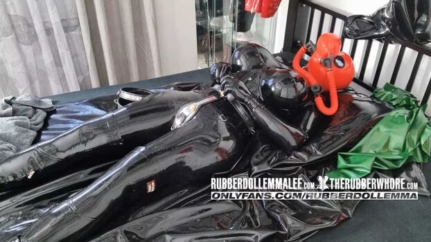rubberdollemmalee