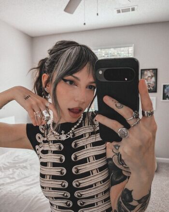 Full leaked Sailorbeeee private photo