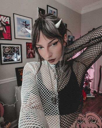 Full leaked Sailorbeeee private photo