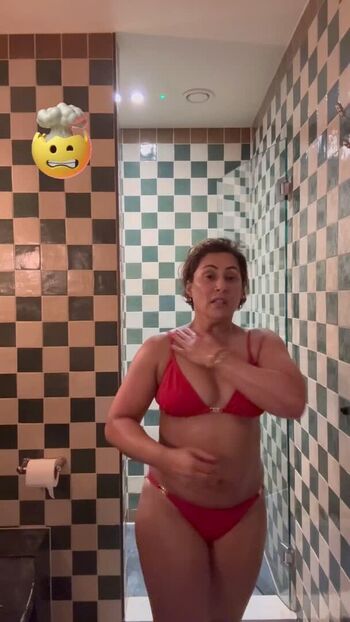 Full leaked Saira khan page private photo