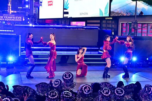 Sakura Miyawaki 宮脇 咲良