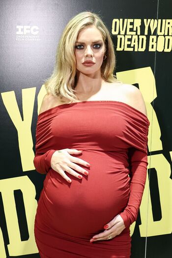 Full leaked Samara weaving page private photo