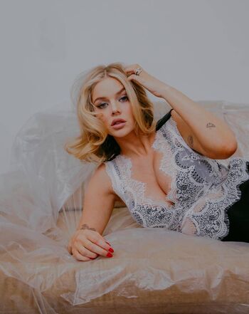 Full leaked Samara weaving page private photo