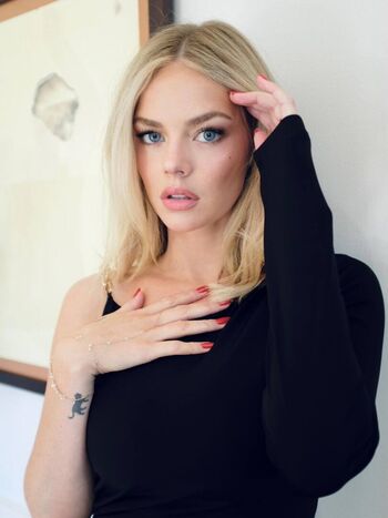 Full leaked Samara weaving page private photo