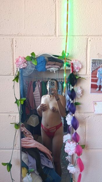 Full leaked Sandy private photo