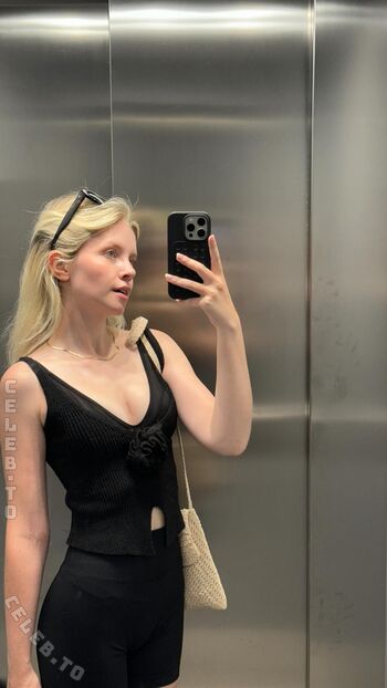 Full leaked Saniskates private photo