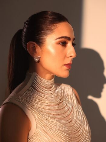 Full leaked Sara ali khan private photo
