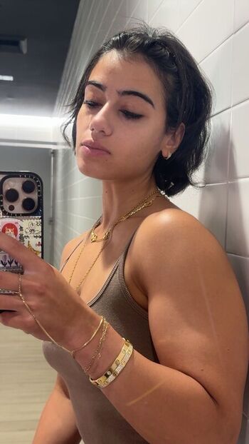 Full leaked Sara saffari private photo