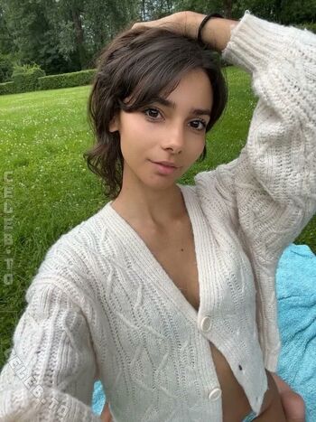 Full leaked Sara wolf private photo