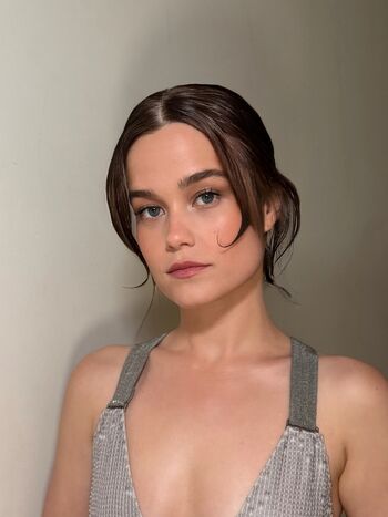 Full leaked Sarah catherine hook private photo