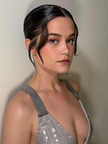 Full leaked Sarah catherine hook private photo