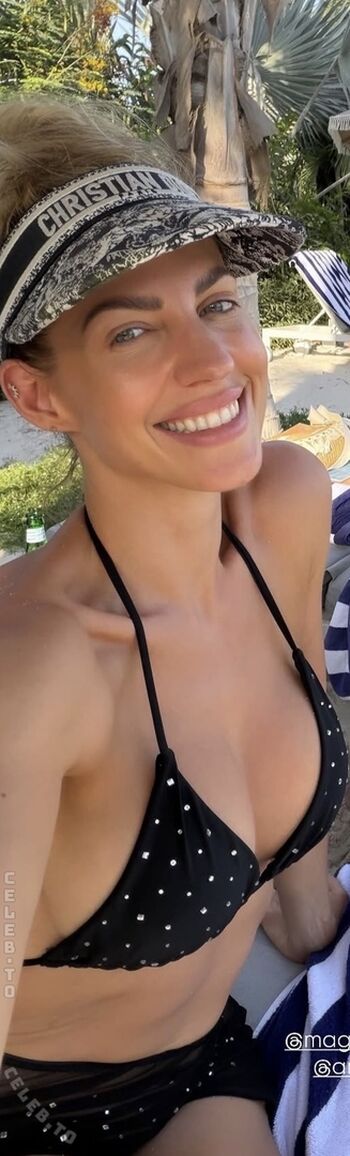 Full leaked Sarah harrison private photo