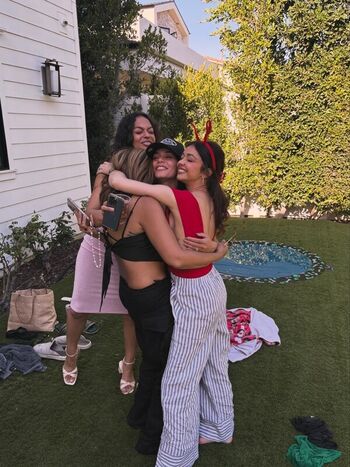 Full leaked Sarah hyland private photo