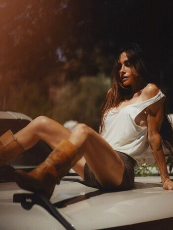 Full leaked Sarah shahi private photo