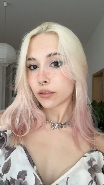 Full leaked Sarahtonin private onlyfans photo