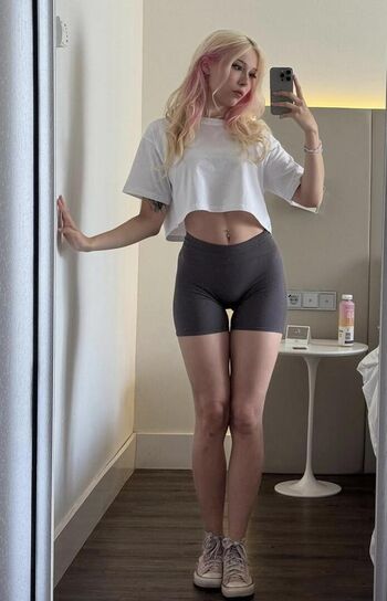 Full leaked Sarahtonin private onlyfans photo