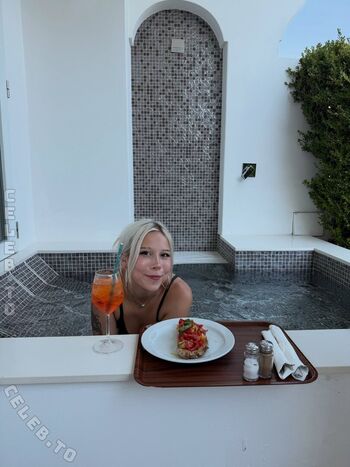 Full leaked Sarahtoninx private photo