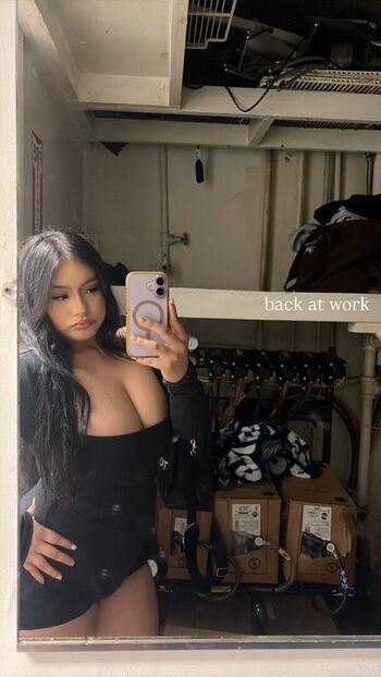 Full leaked Saucyysuzzy private photo