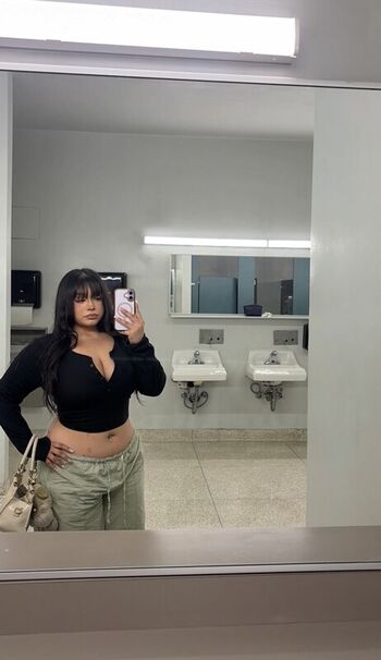 Full leaked Saucyysuzzy private photo