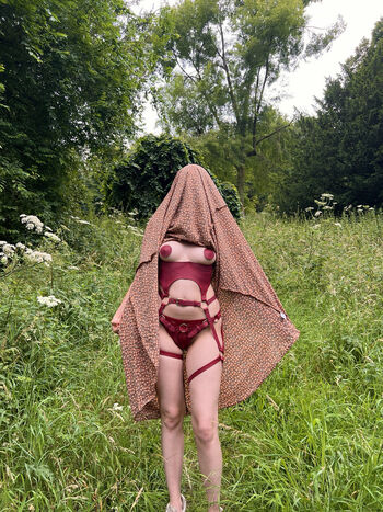 Full leaked Scarlett poppy page private photo