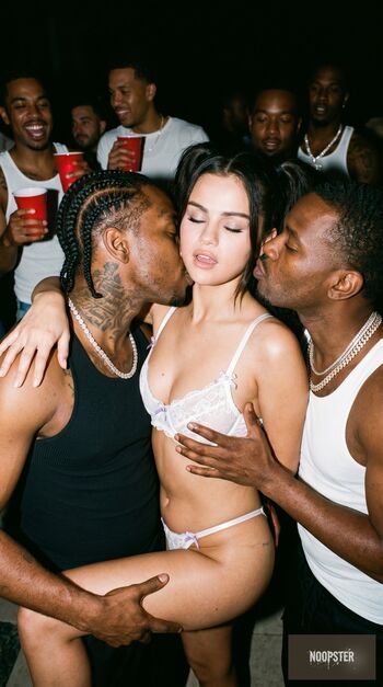 Full leaked Selena gomez  page private photo