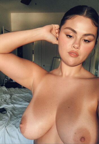 Full leaked Selena gomez private photo