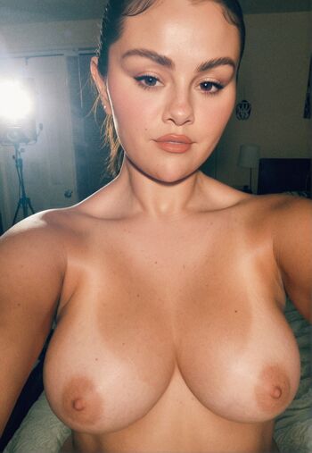 Full leaked Selena gomez private photo