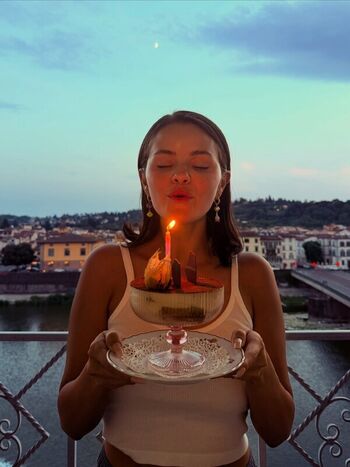 Full leaked Selena gomez page private photo