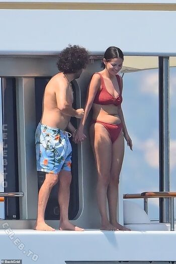 Full leaked Selena gomez page private photo
