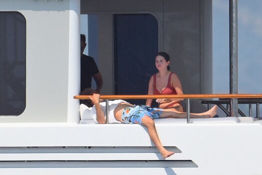 Full leaked Selena gomez page private photo