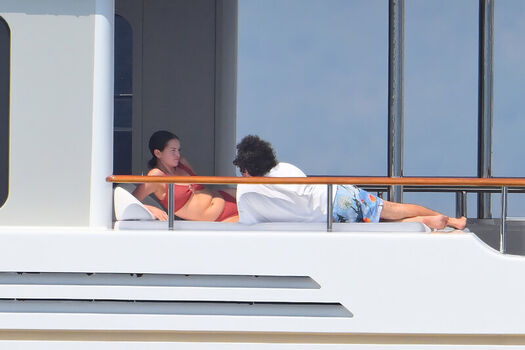 Full leaked Selena gomez private photo