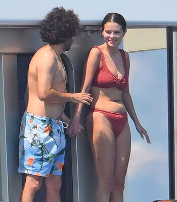 Full leaked Selena gomez private photo