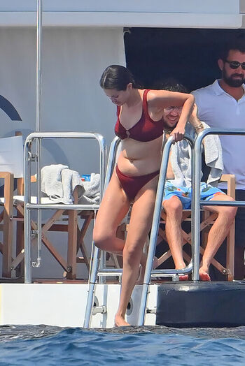 Full leaked Selena gomez private photo