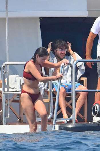 Full leaked Selena gomez private photo