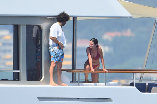 Full leaked Selena gomez private photo