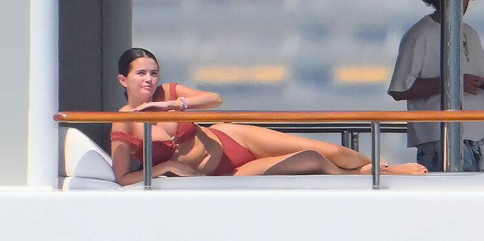 Full leaked Selena gomez private photo