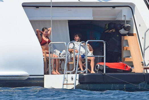 Full leaked Selena gomez private photo