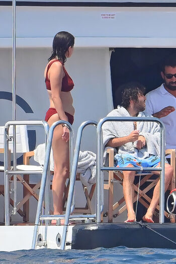 Full leaked Selena gomez private photo