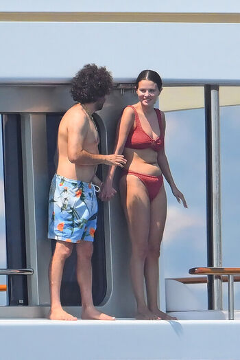 Full leaked Selena gomez private photo