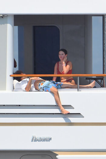 Full leaked Selena gomez private photo