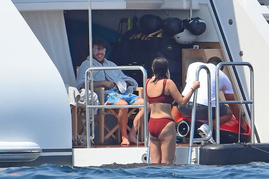 Full leaked Selena gomez private photo