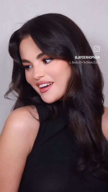 Full leaked Selena gomez  page private photo