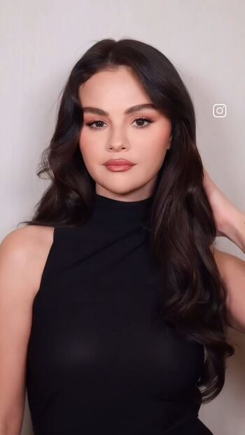 Full leaked Selena gomez  page private photo