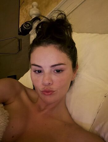 Full leaked Selena gomez  page private photo