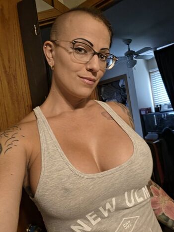 Full leaked Sexy workout babe private photo